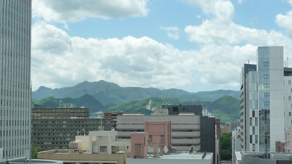 大倉山も見える屋上テラスからの眺め
